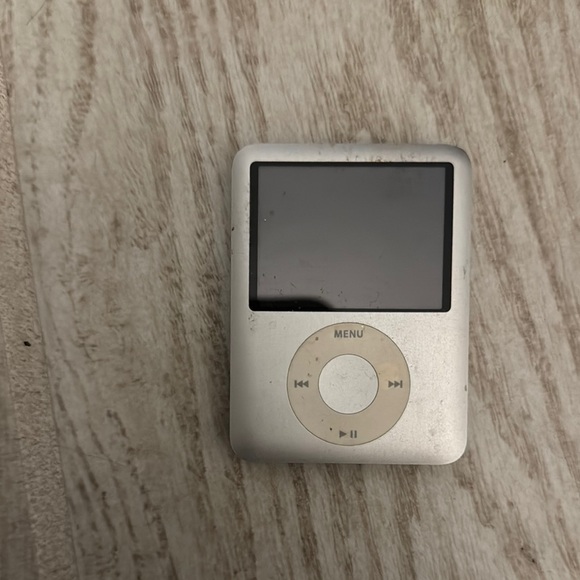 Apple Silver MP3 & MP4 Player with Click Wheel